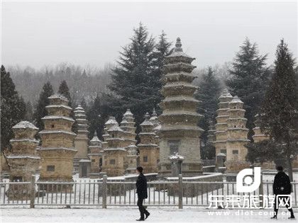 老君山+云臺山+郭亮村+包公祠+開封黃河少林寺+洛陽龍門石窟+清明上河園雙飛六日游