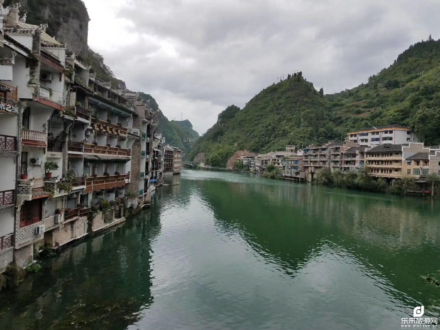 黃果樹、荔波小七孔、千戶苗寨、梵凈山、鎮(zhèn)遠古城、馬嶺河大峽谷、萬峰林、萬峰湖、甲秀樓  2飛8日游