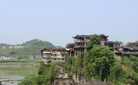 【原味湘西】長沙·韶山·鳳凰古城·湘西苗寨·芙蓉古鎮(zhèn)·花 開芙蓉·森林公園·大型民俗晚會天門山 2 飛 6 日游
